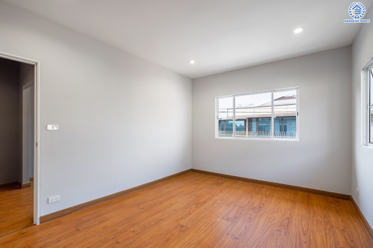 บ้านมือสองตกแต่งใหม่ ม.เดอะแพลนท์ ราชพฤกษ์-พระราม5 หลังมุม! เนื้อที่ 58 ตร.ว. ฟังก์ชัน 3 ห้องนอน 3 ห้องน้ำ จอดรถได้ 2 คัน บนทำเลศักยภาพ เดินทางสะดวก ใกล้วงเวียนพระราม5, The Walk, ทางด่วน ศรีรัช และรถไฟฟ้าสายสีม่วง "สถานีบางรักใหญ่"